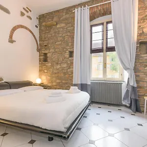 https://terrazza-rivola.italymilanhotels.net